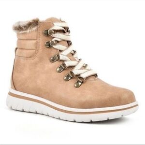 Women's Cliffs by White Mountain Hallett Ankle Boot